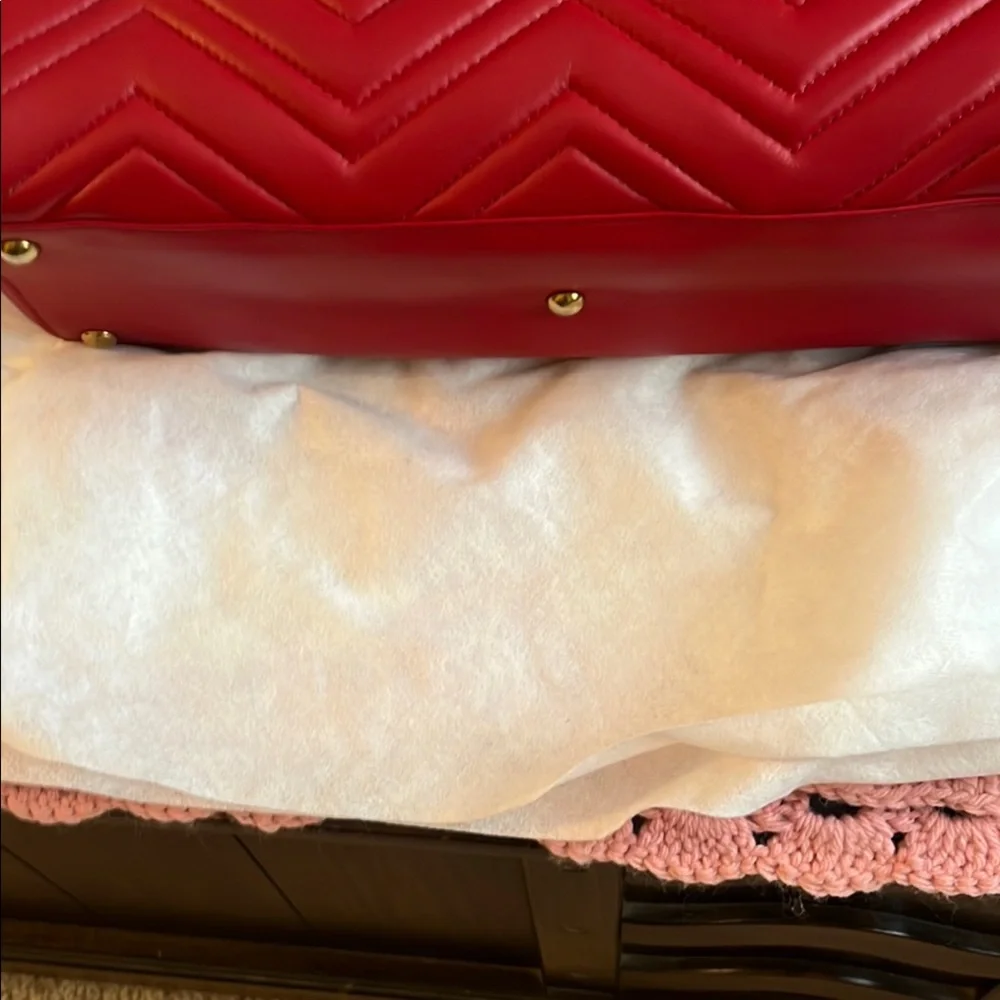 Gucci Red Shoulder Bag with Gold Hardware - Picture 3 of 16